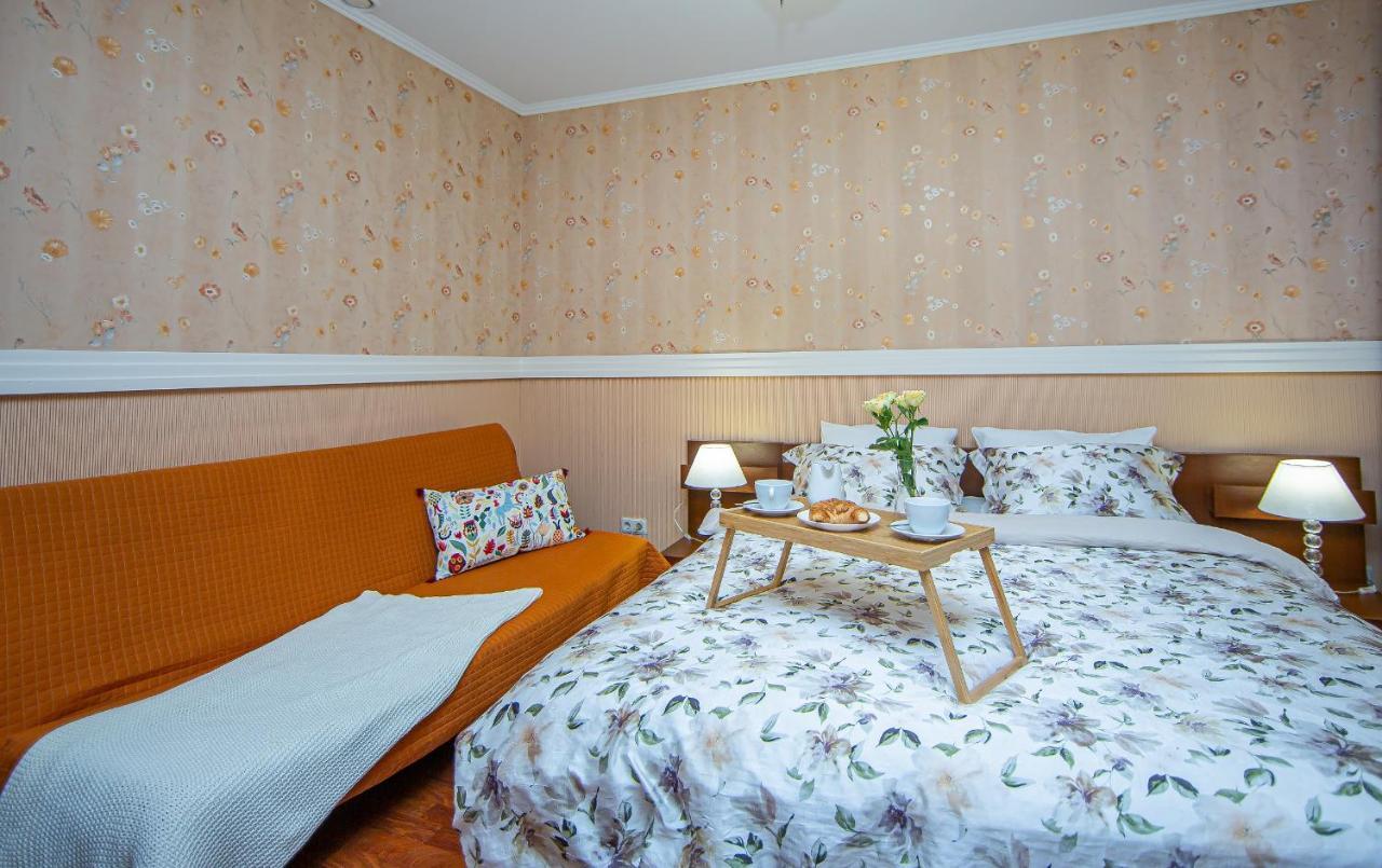 4Br Apartment Next To St Isaak Cathedral Sankt Petersburg Exterior foto
